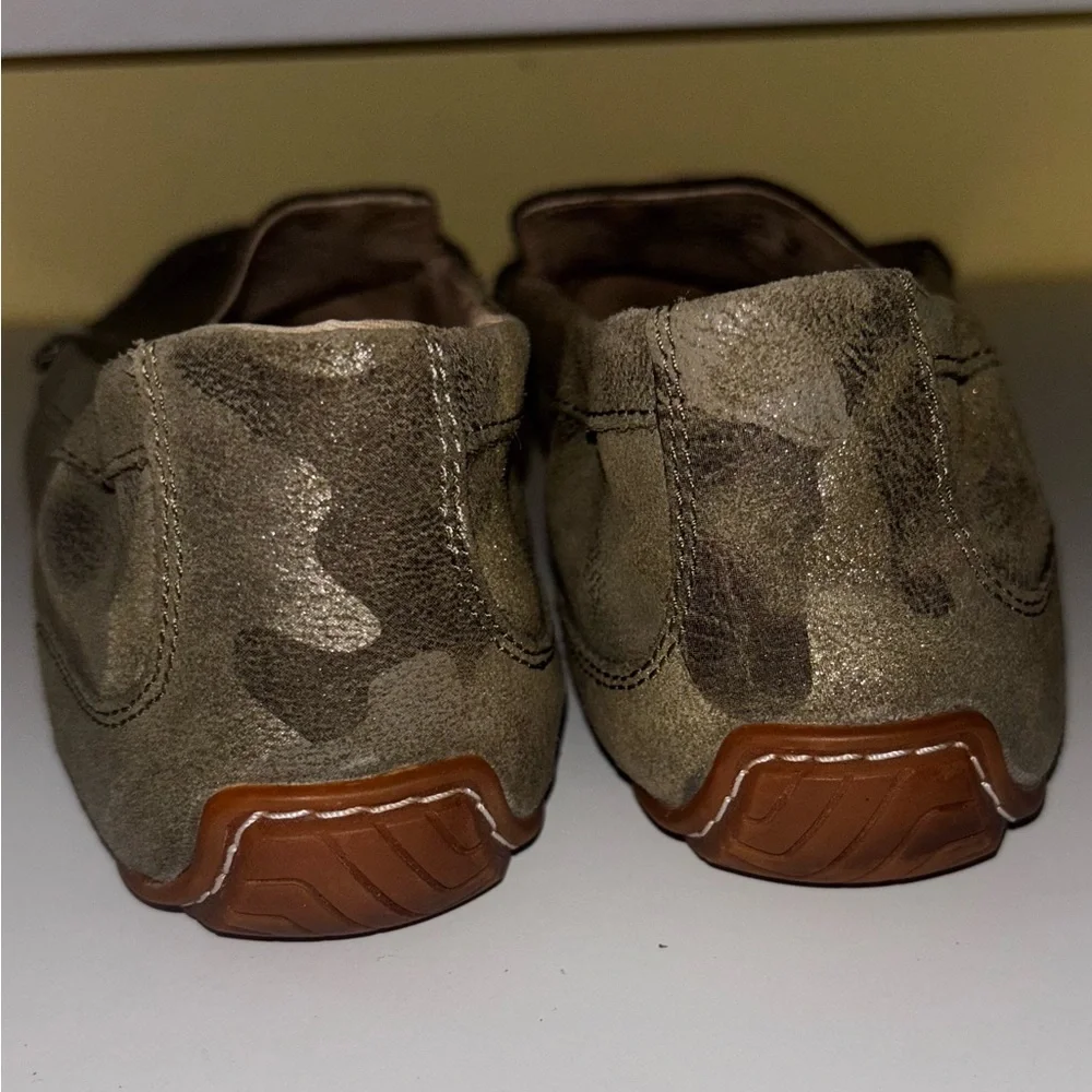 Hush Puppies Size 7.5 Olive Metallic Camo Loafers Luxe Comfy Casual Slip-On Cozy